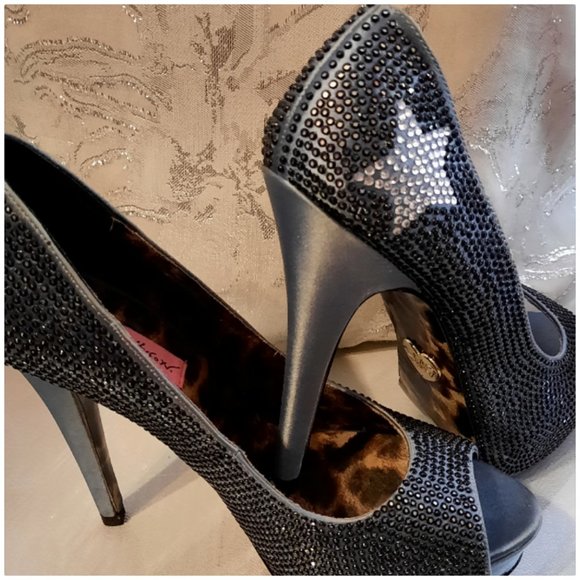 Betsey Johnson shoe - Picture 2 of 3